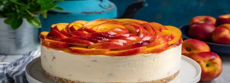 σήμερα σας προσφέρουμε μια ωραία φρέσκια εκδοχή του cheesecake με νεκταρίνια