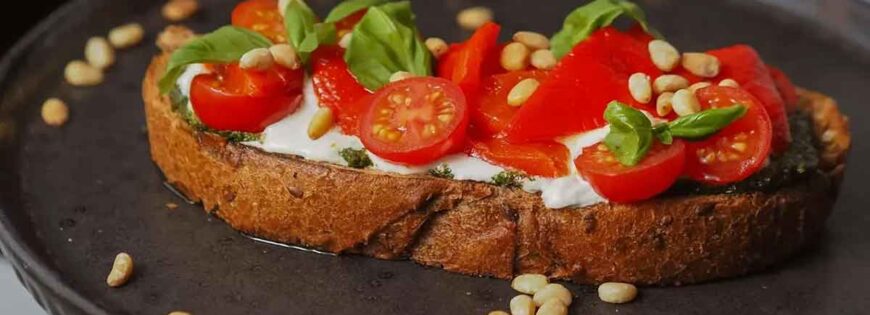 Φτιάξε ένα γευστικό ντιπ φέτας με ψητά ντοματίνια.