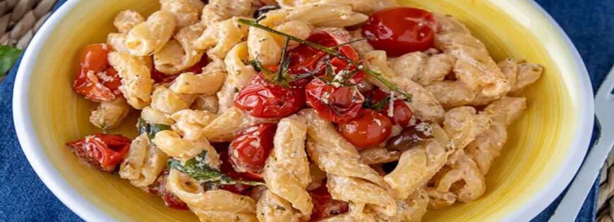 Ζυμαρικά με ντοματίνια και φέτα